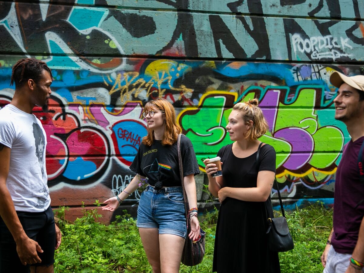 Students explore Philadelphia on a tour of city murals
