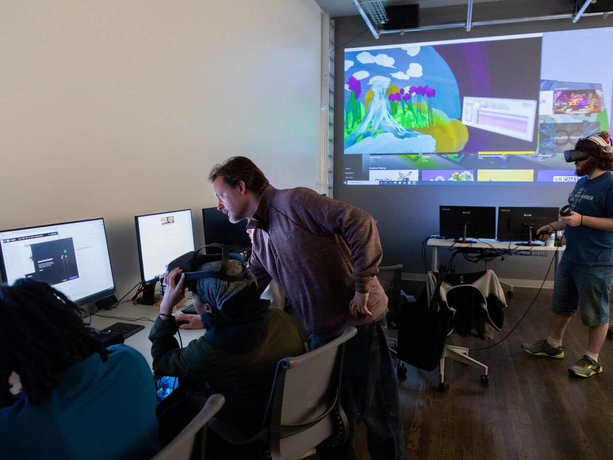 Professor Erik Van Horn teaches students in his Art Making in VR class.