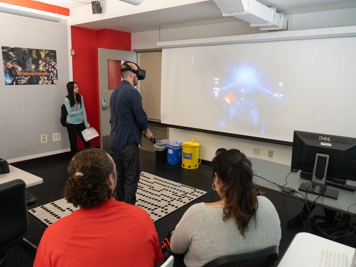 Students test out VR hardware during UArts day.
