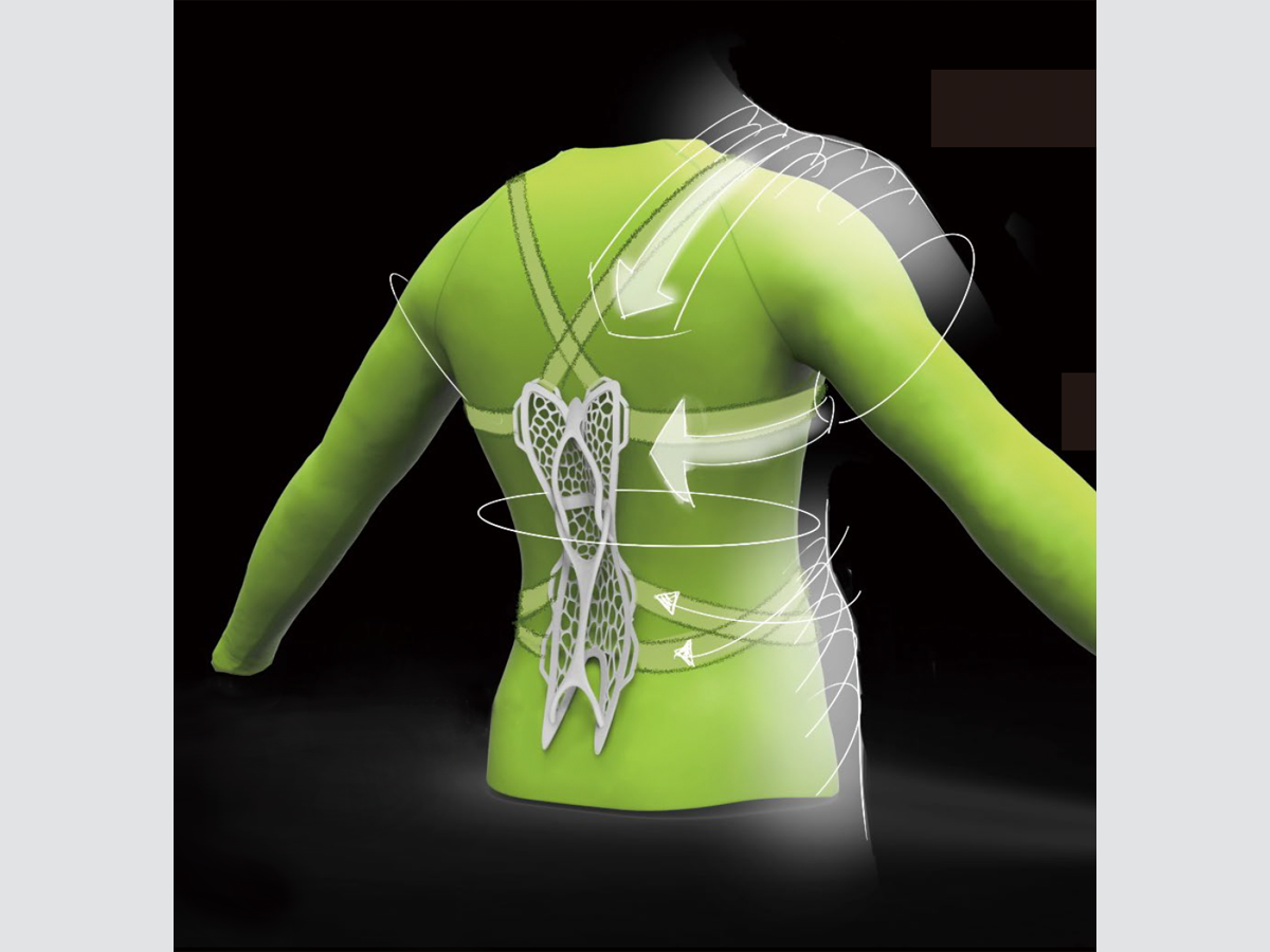 A 3D rendering of a human back (from shoulders to bottom of torso) with its arms extended, in a green garment with straps crossing the shoulders and upper chest. The straps appear to support an object resting in the center of the model's back. Arrows and directional lines wrap around the figure's arms and chest.