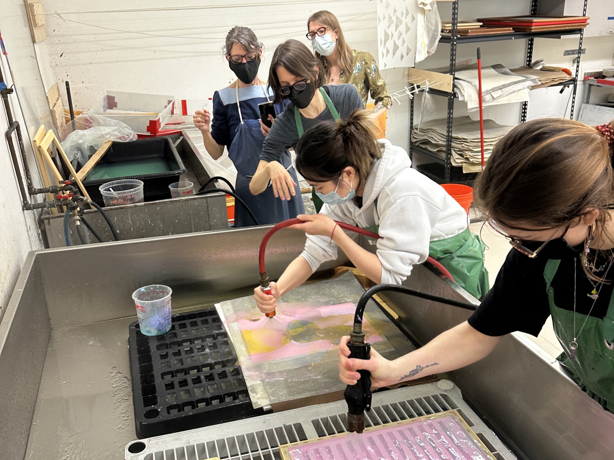 Papermaking workshop with students 