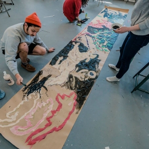 Students collaborate in a drawing class